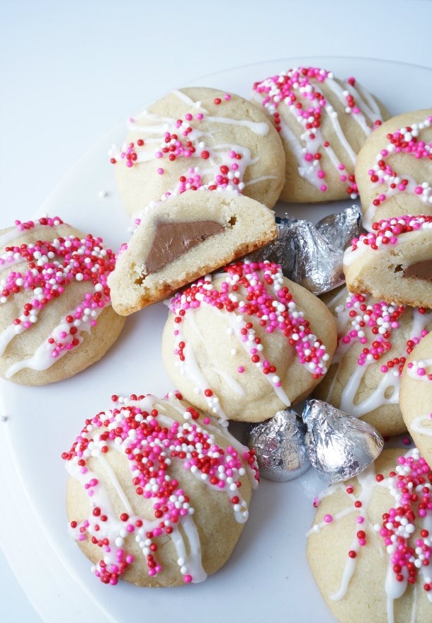 Your kids are going to love the sweet surprise in these Hidden Chocolate Kisses Cookies. | Valentine's Day | YMCFood | YummyMummyClub.ca