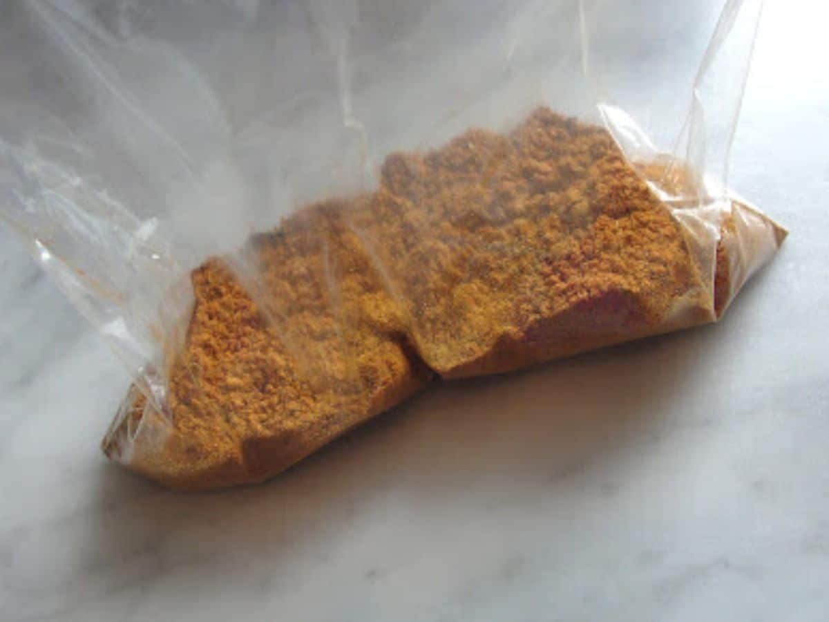 chicken wing rub spices in a resealable bag
