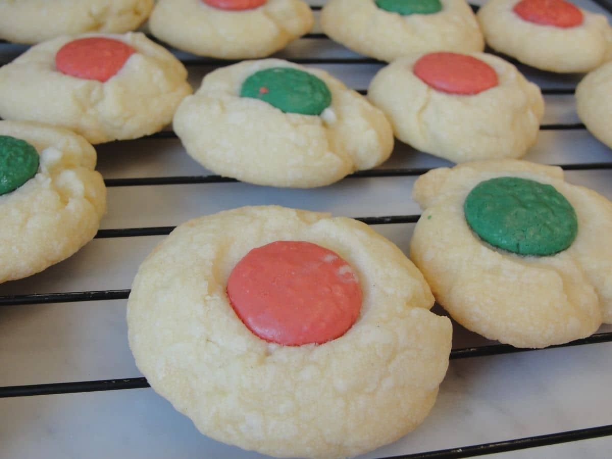 christmas shortbread chocolate button cookies on cooling rack