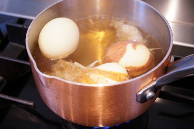 boiling easter egg in vegetable dye