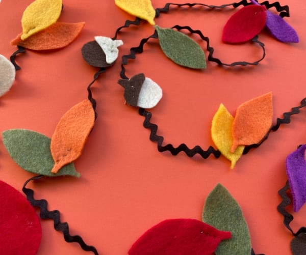 fall felt leaf garland compete
