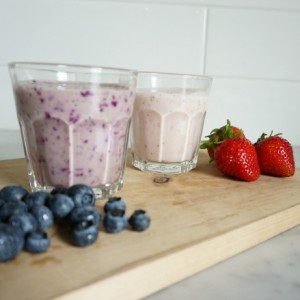 strawberry banana and blueberry smoothie