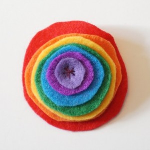 felt rainbow brooch final piece