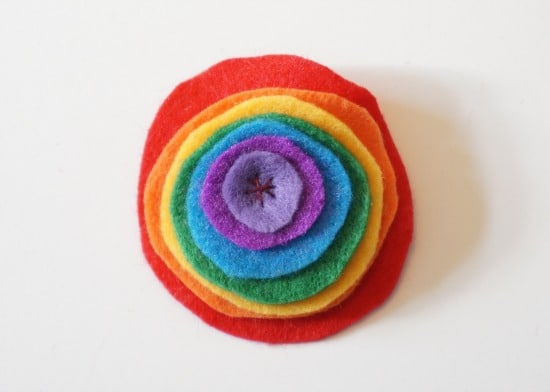 felt rainbow brooch final piece