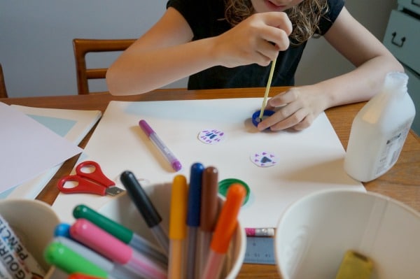 glue plastic lid necklace