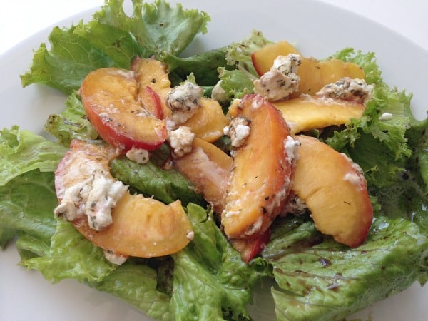 peach salad with balsamic vinaigrette