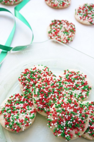 These are some of the holiday cookies my friends and I get tons of requests for. You're sure to find some new family favourites! | Christmas | FoodRetro.com