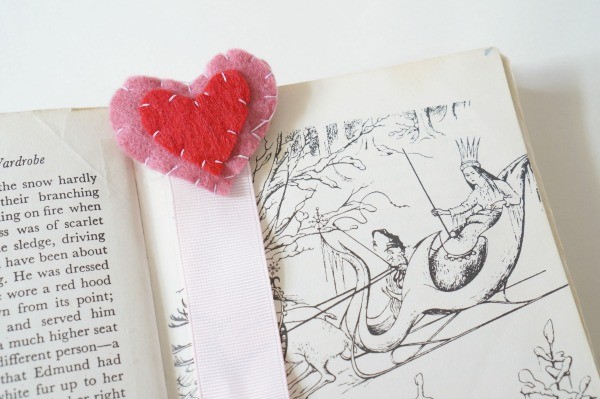 valentine felt heart bookmark