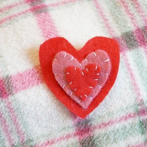 valentine felt heart brooch