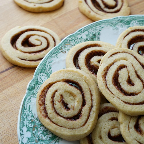 cinnamon roll cookie