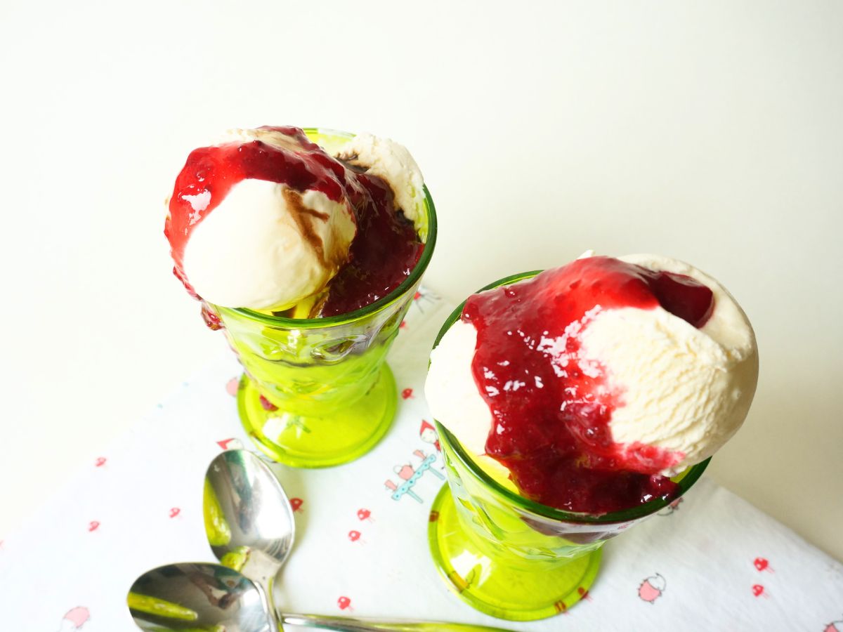 2 ice cream sundaes with red current sauce from above