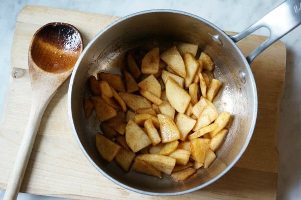 apple in pot