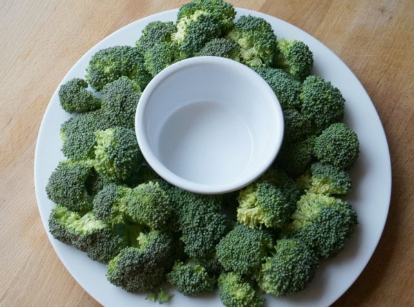 christmas veggie platter with broccoli
