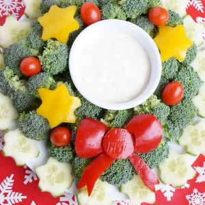 christmas wreath vegetable platter 2-min