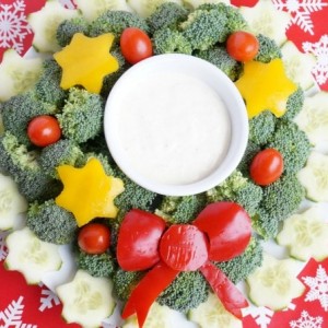 Christmas wreath veggie platter