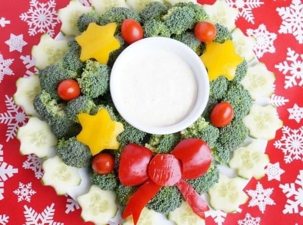 Christmas wreath veggie platter