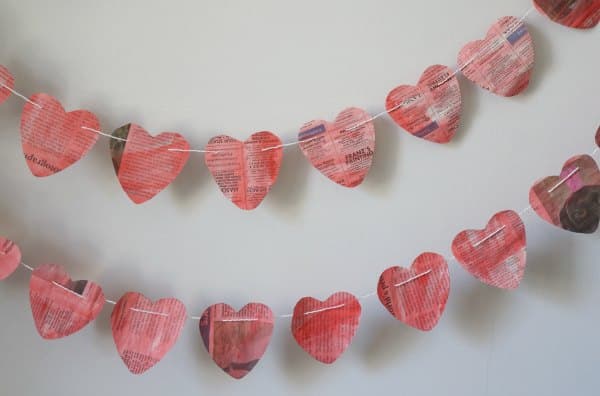 How to Make a Valentine Garland of Hearts - Valentine's Day Crafts