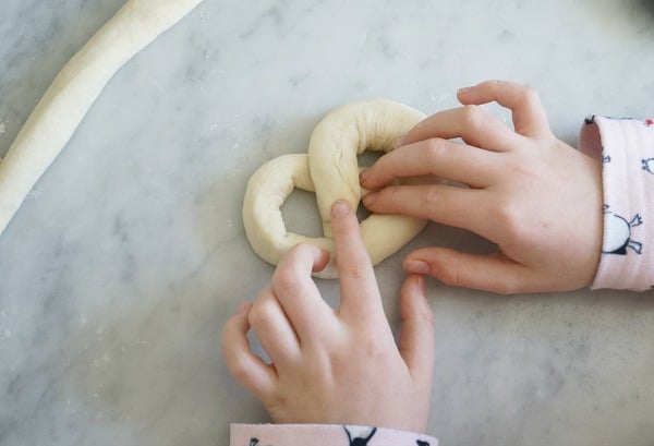soft pretzel folding
