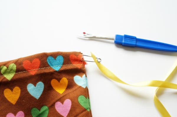Drawstring with seam ripper and ribbon