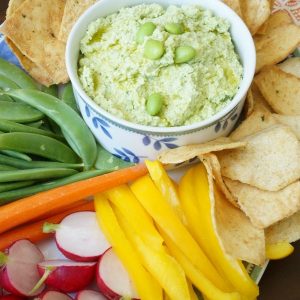 Simple Edamame Hummus Recipe - Totally kid approved simple recipe that works as a dip for vegetable or a spread on crackers and sandwiches. A delicious twist on a basic hummus recipe. | Family Friendly Recipes | Edamame Recipe | Snack Recipes |