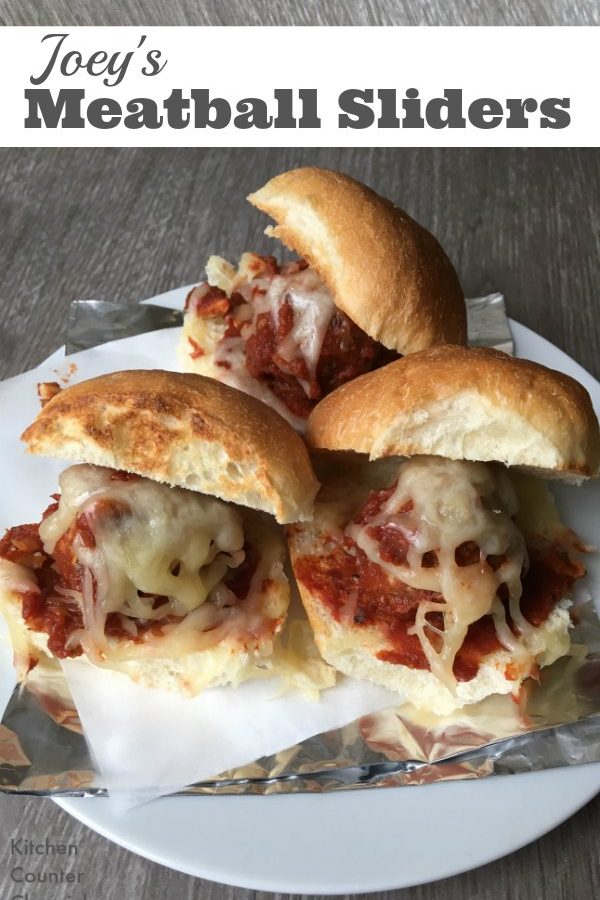 Meatball Sliders - Joey Tribiani loves sandwiches and pizza...perhaps his favourite being a meatball sandwich. We decided to make meatball sliders to eat for a Friend's themed dinner with the family. These delicious sliders would surely get Joey's stamp of approval. | Meatball Recipe | Meatball Sandwich | Family Dinner Recipe |