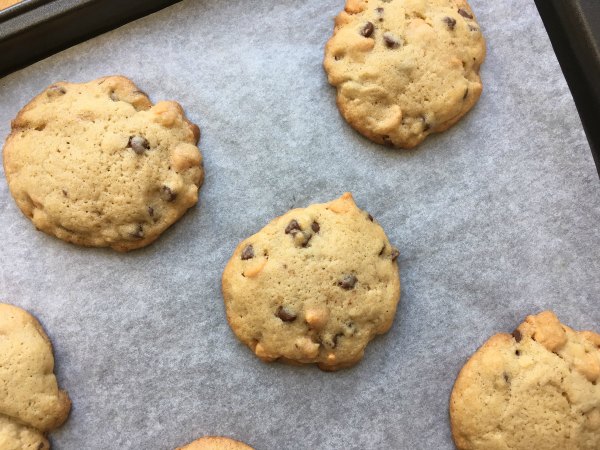 Baked Chewy Chocolate Chip Cookies