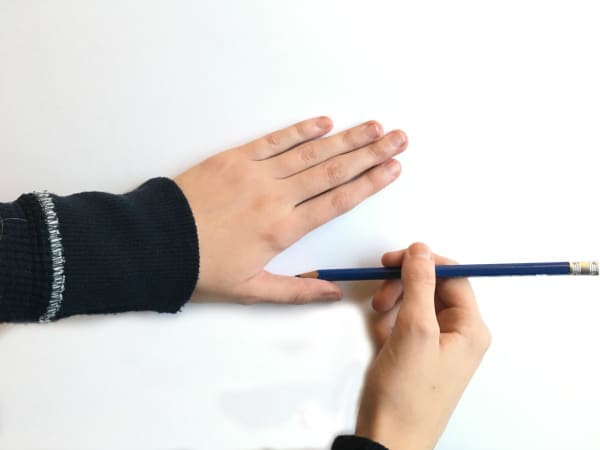Mitten Wreath hand Tracing
