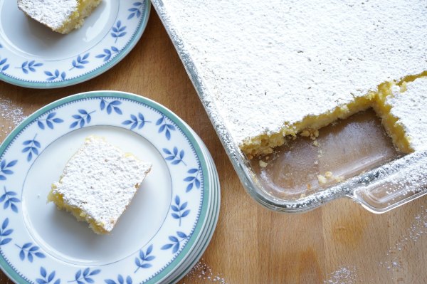 lemon bars baked and cut