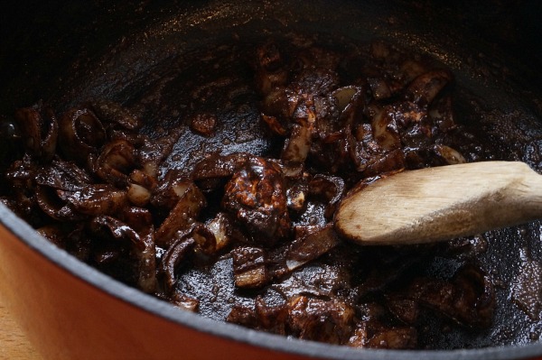Vegetarian chili onions cooked down