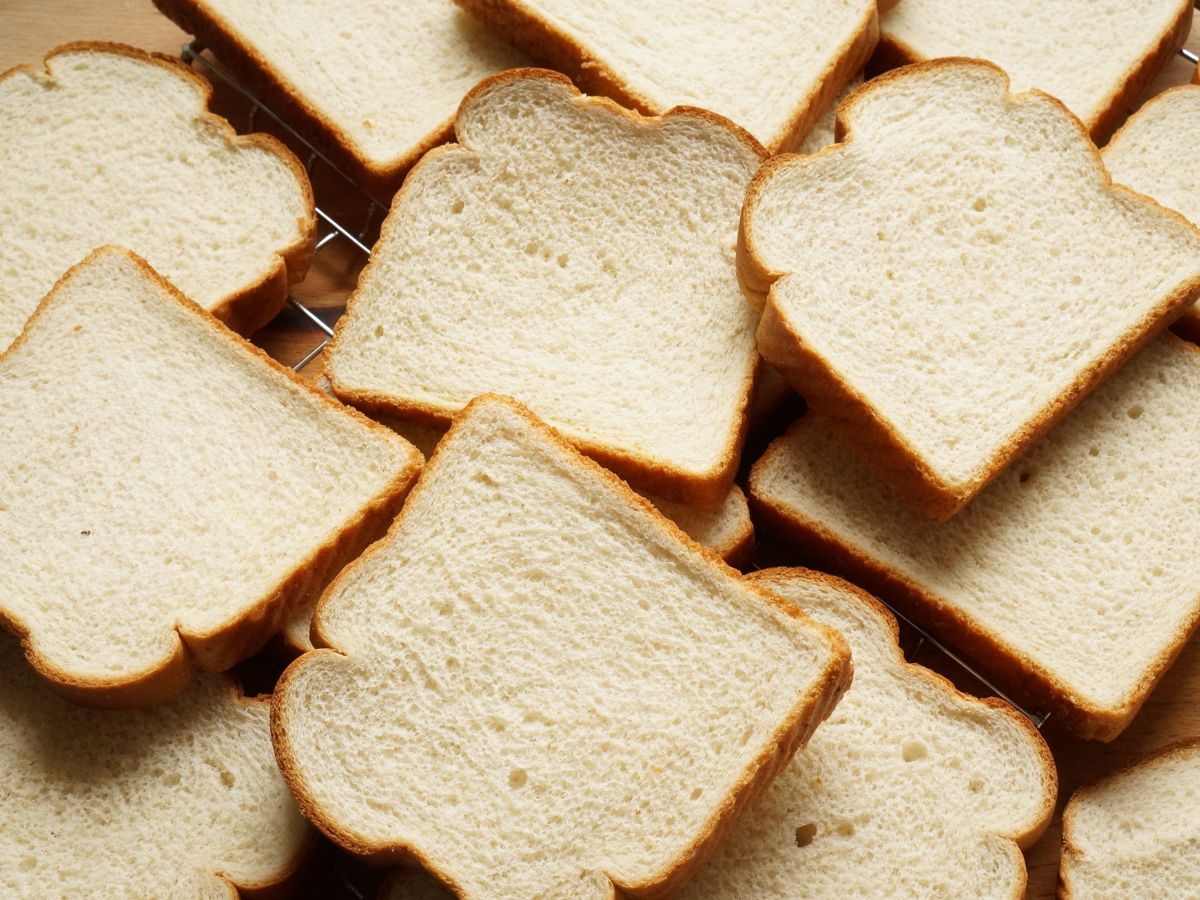 slices of bread for bread pudding