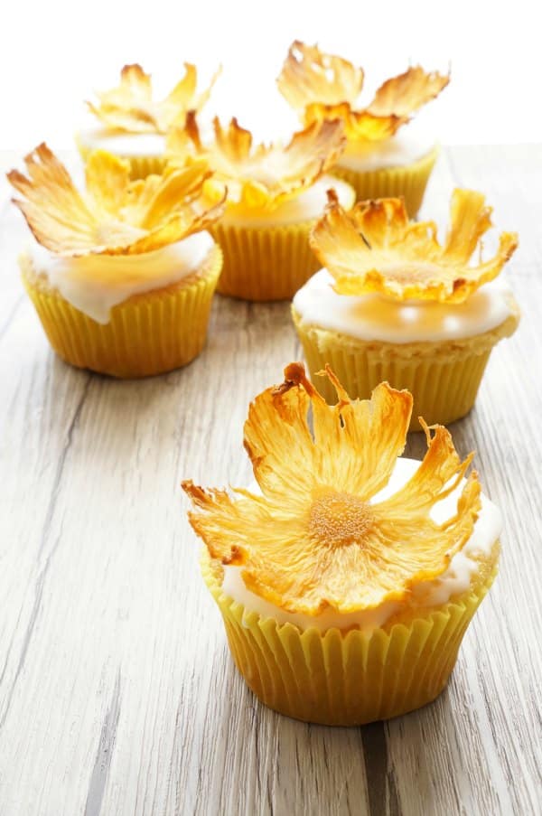dried pineapple flowers
