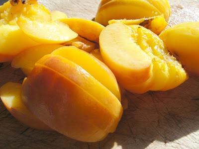 sliced grilled peaches