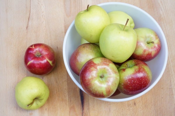 apples in a bowl