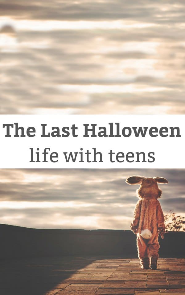 The Last Halloween - Reflecting back on a teen's last Halloween - it crept up on this mom. | Halloween with Teens | Tween Parenting | #tween #teen #halloweenparenting