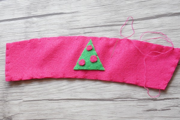 coffee cup cozy with blanket stitch around