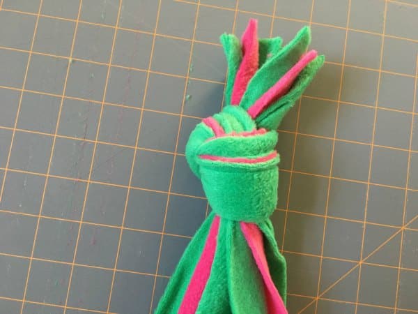 dog wreath pull toy knot