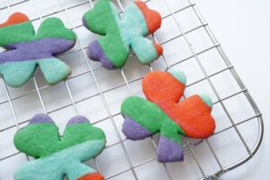 shamrock rainbow cookies on cooling rack