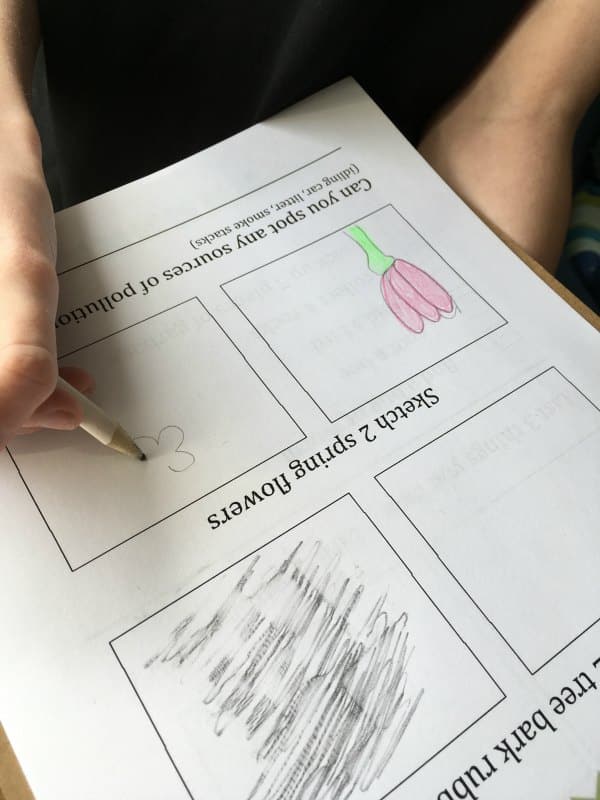 earth day scavenger hunt with kid