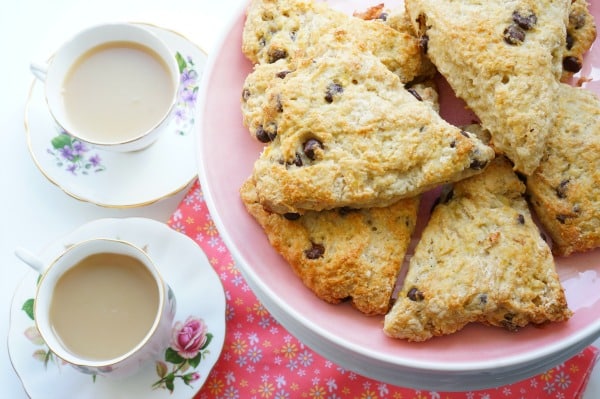banana bread scones with tea