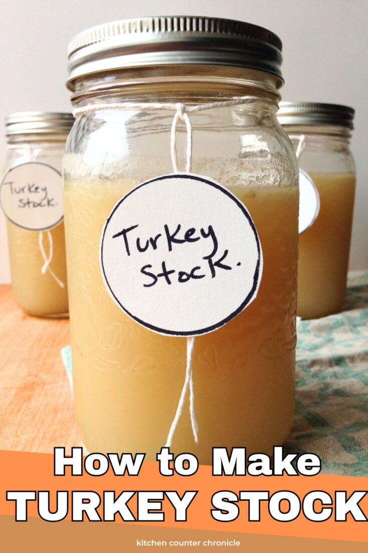 3 mason jars filled with homemade turkey stock and title how to make turkey stock