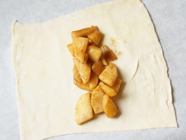 apple turnover filling in middle of puff pastry square