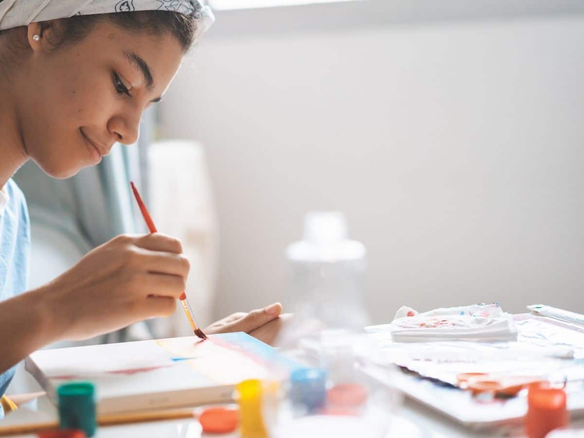 tween girl painting