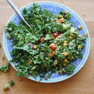 kale salad with pesto and crispy chick peas