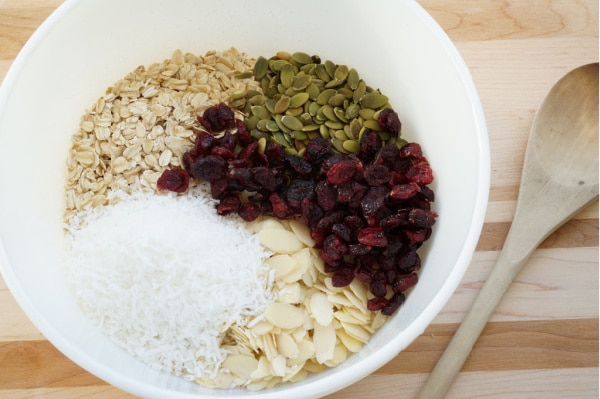 granola dry ingredients in bowl