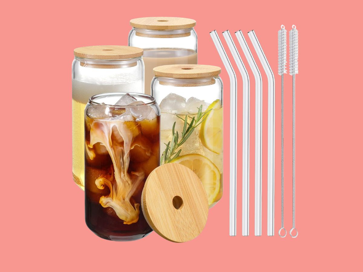 set of lidded drinking glasses with straws