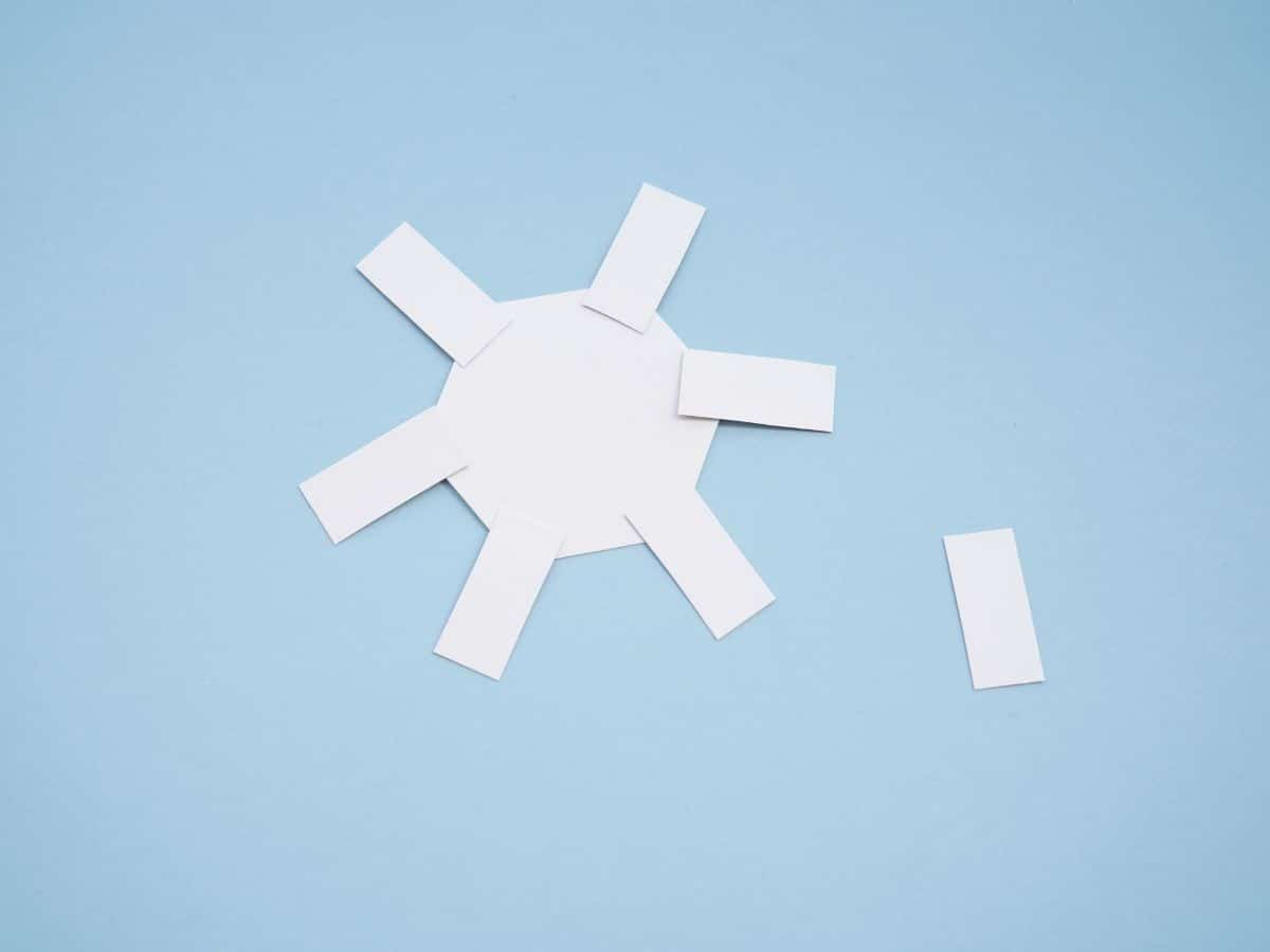 paper snowflake with one set of water vapor particles emminating from centre of snowflake