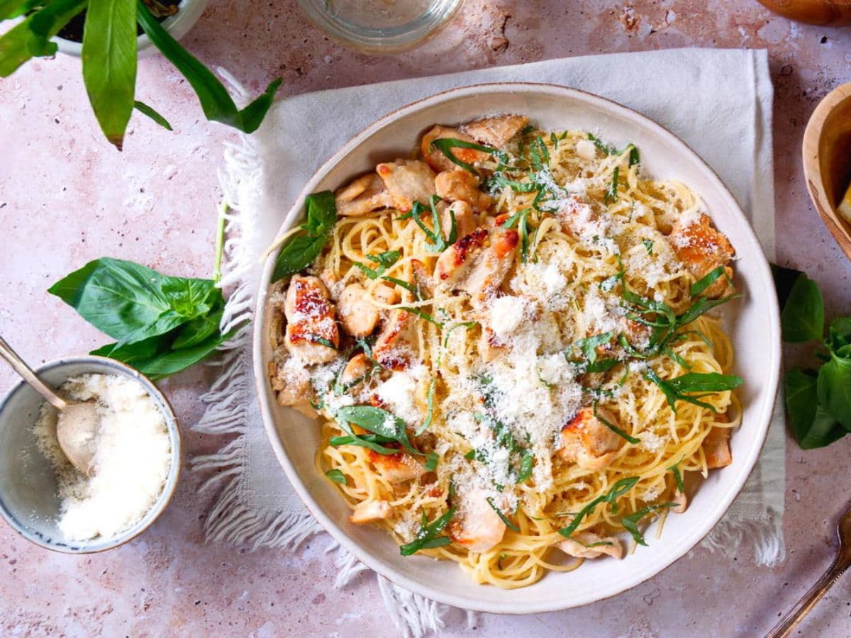 bowl of lemon chicken pasta