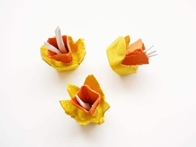 How to Make an Egg Carton Daffodil Wreath
