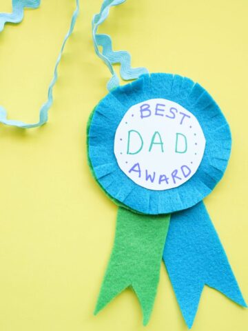 felt and paper father's day medal craft project for kids