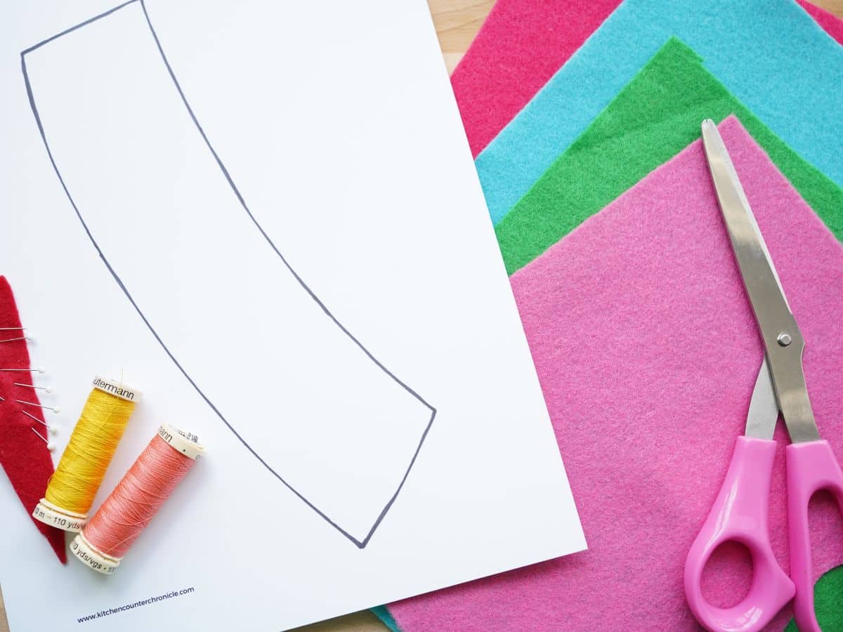 supplies for making felt mother's day coffee sleeve sheets of felt, template, thread and scissors